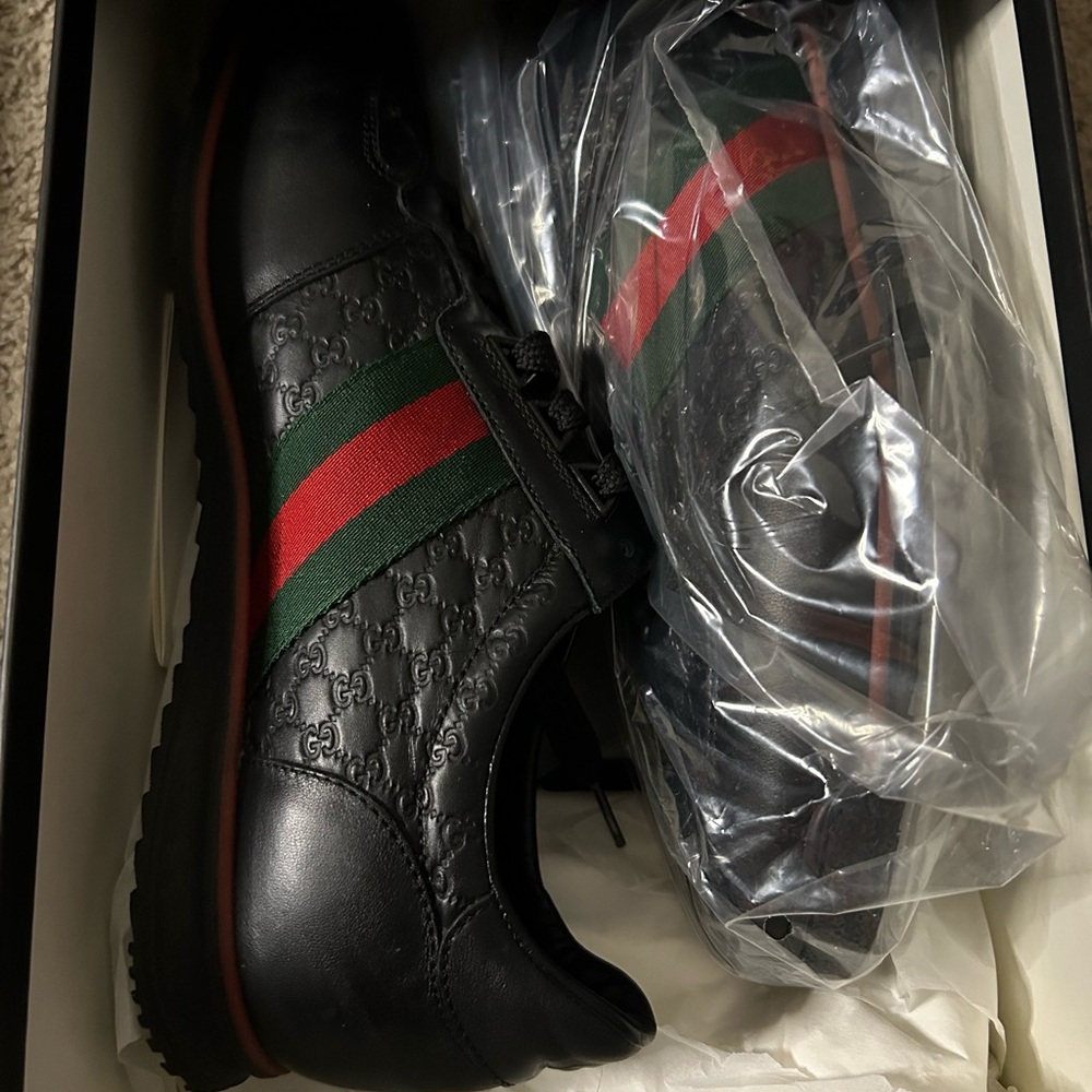 Gucci Men's Black Sneakers with Signature Stripes - Picture 5 of 8